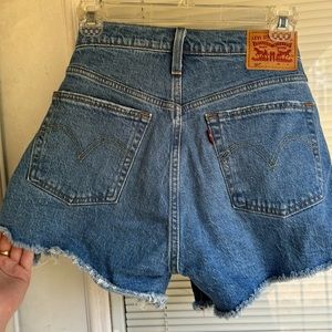 501 Levi’s denim shorts